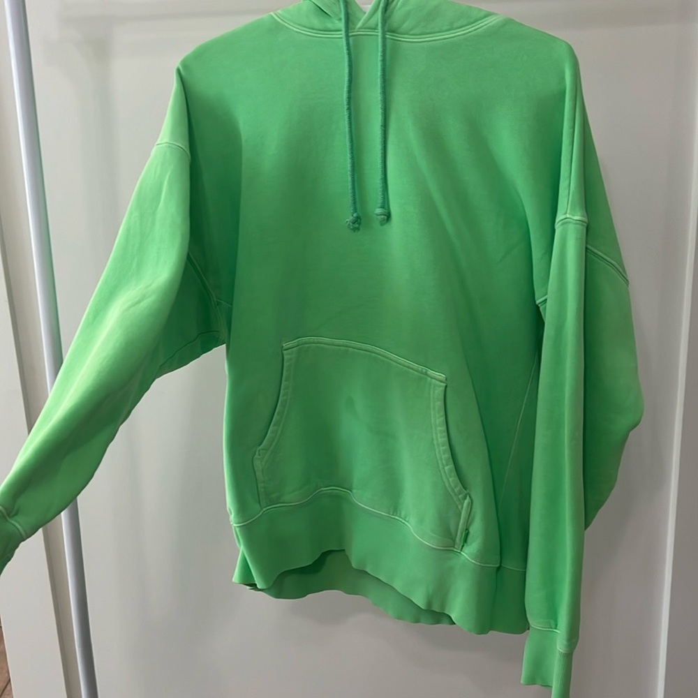 Aritzia TNA sweatshirt